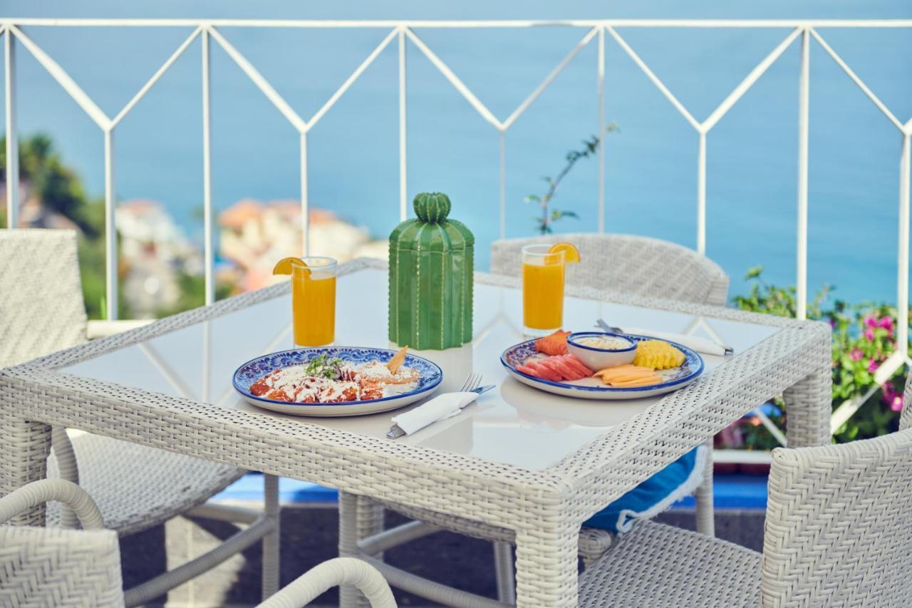 Hotel Luxury Patio Azul (Adults Only) Puerto Vallarta Esterno foto A typical breakfast