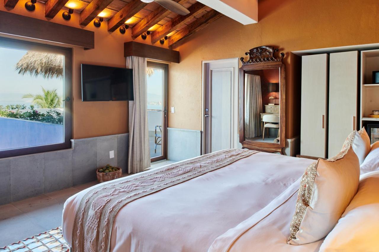 Hotel Luxury Patio Azul (Adults Only) Puerto Vallarta Esterno foto A bedroom at the hotel