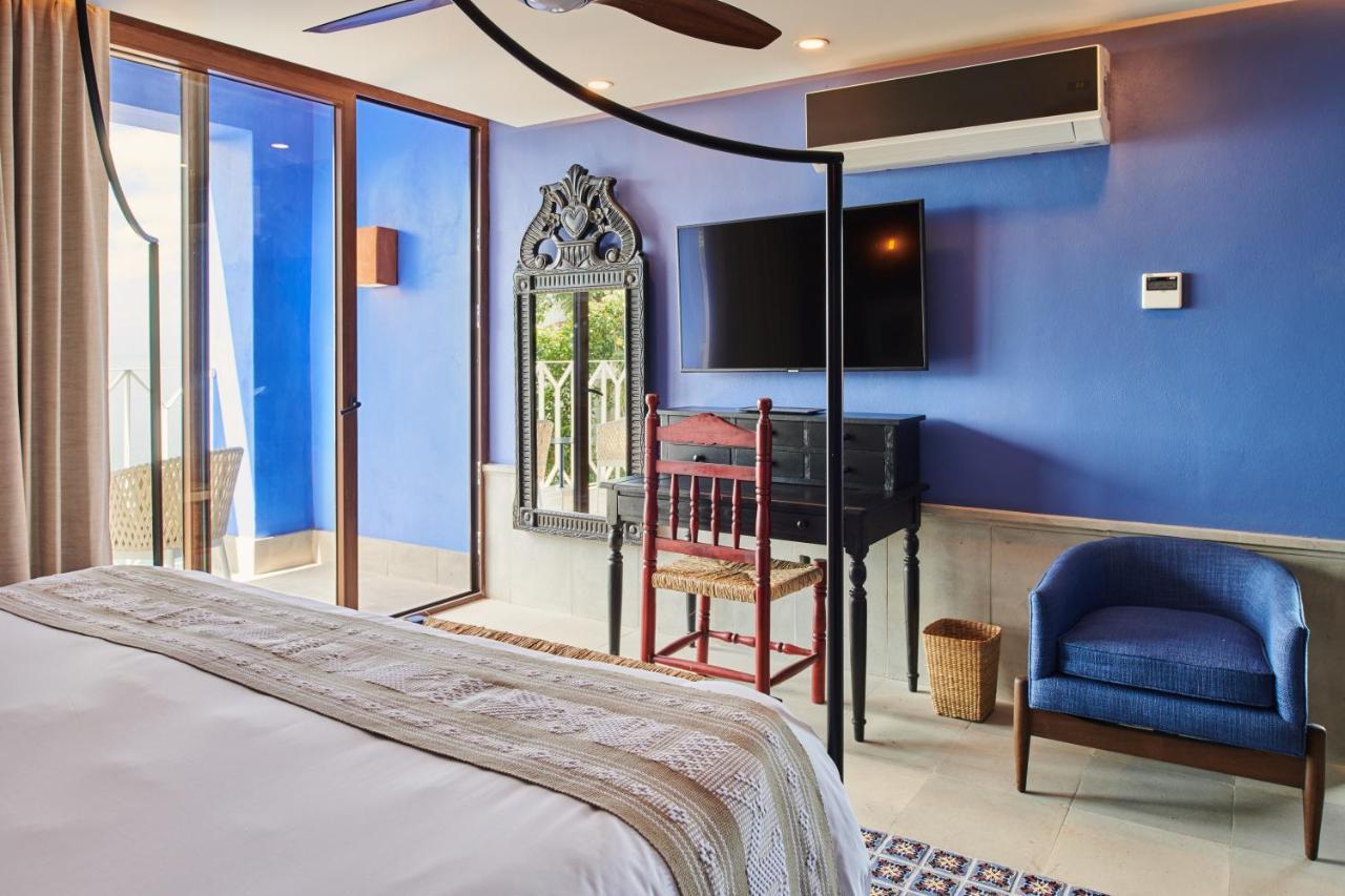 Hotel Luxury Patio Azul (Adults Only) Puerto Vallarta Esterno foto A room at the hotel